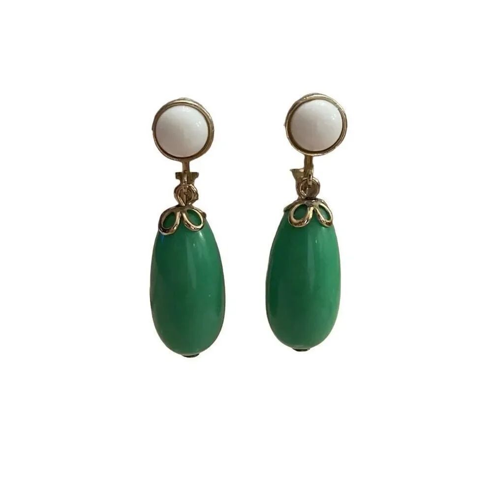 Vintage Avon green and white Come Summer clip on earrings
